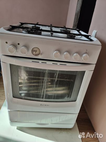 Газовая плита бу 4-х комфортная Аристон