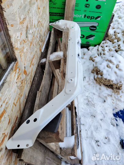 Крыло переднее правое LADA granta белое