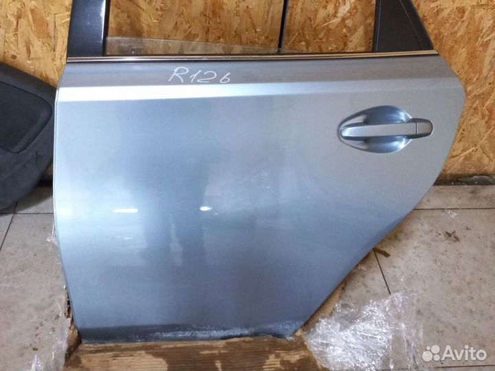 Дверь задняя левая toyota auris E 180