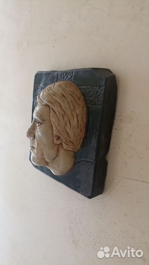 Барельеф. В.С.Высоцкий