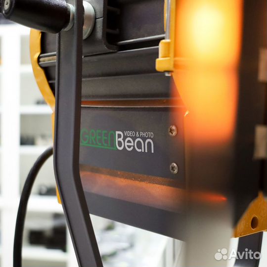 Осветитель галогеновый GreenBean Fresnel 1000 с ли