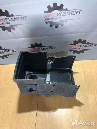 Площадка АКБ Форд Фокус 2 дв.1,8-2,0