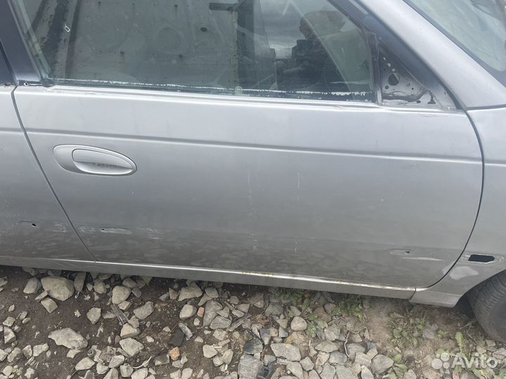 Toyota Avensis 1 Дверь передняя правая