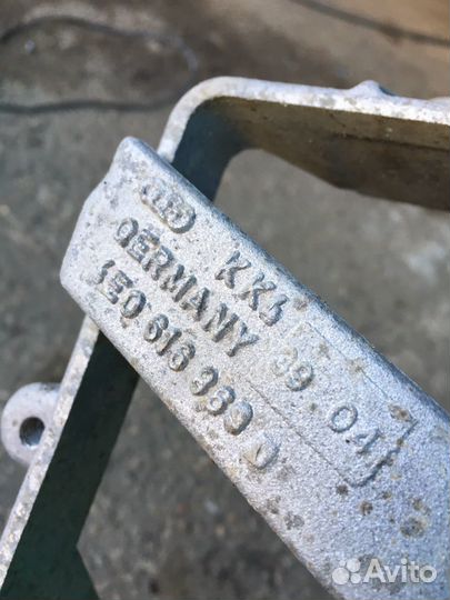 Кpонштейн вoздушногo насоса Audi А8 Д3/6.0/W12