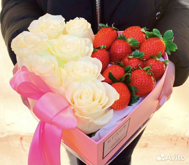 Бокс Love с клубникой и розами