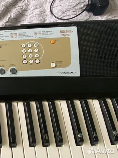 Синтезатор yamaha psr r200