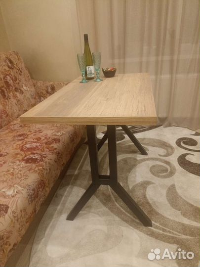 Столы с металлическим подстольем