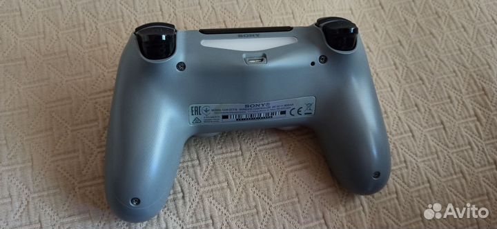 Dualshock 4 20th Anniversary Edition