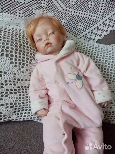 Кукла фарфоровая коллекционная