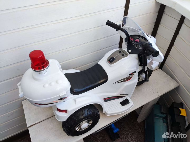 Игрушка электромобиль