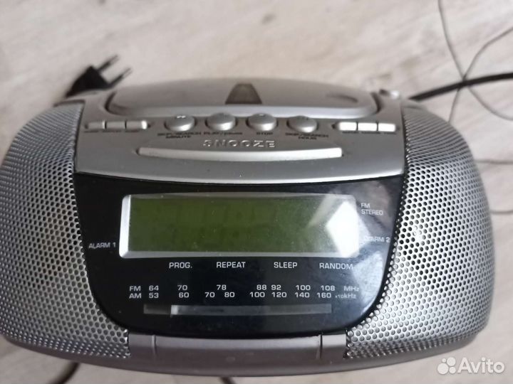 Радиобудильник и CD-проигрыватель Vitek VT-3520