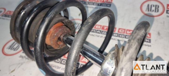 Стойка передняя правая toyota aqua