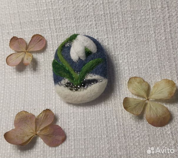 Брошь из шерсти подснежник цветок первоцвет