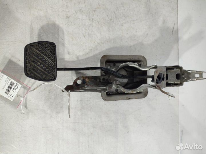 Педаль тормоза Nissan March K13 HR12DE 2011