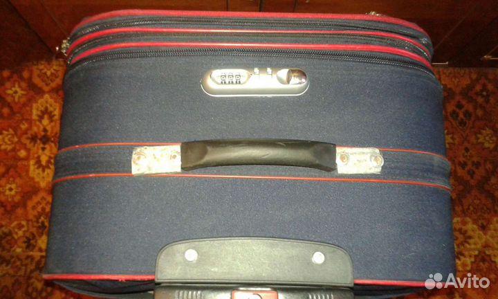 Чемодан на колёсиках