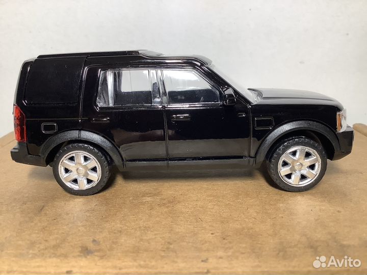 Модель автомобиля Land Rover Discovery 3 1:43