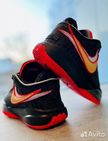 Кроссовки Nike LeBron 20 