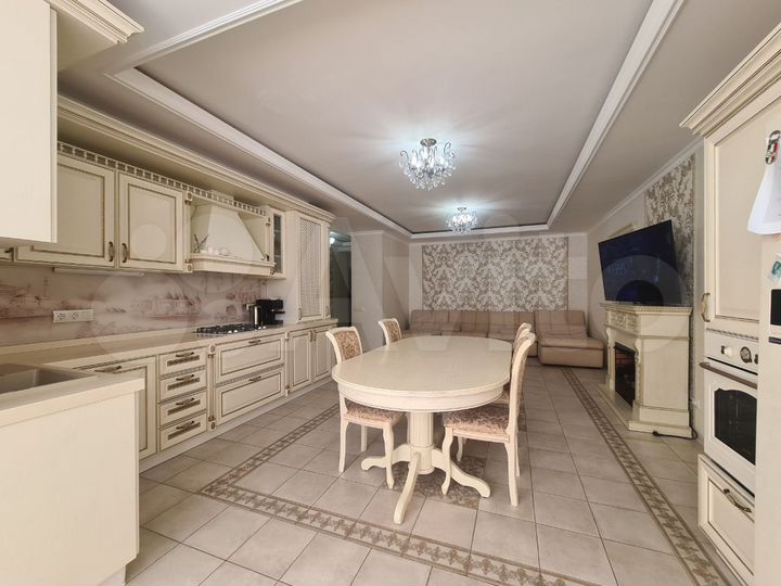 3-к. квартира, 125 м², 3/7 эт.