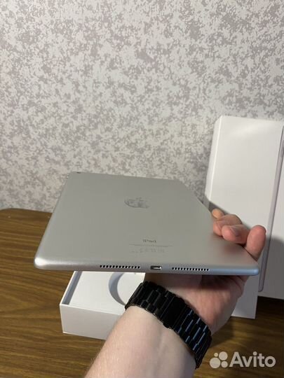 iPad 5 не вкл.Отвязан.Почти идел.Коробка доки