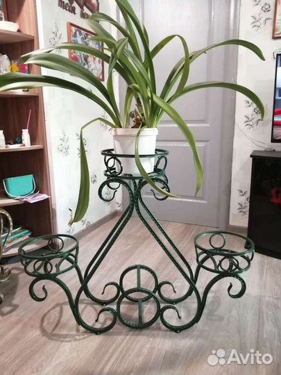 Кованная цветочница