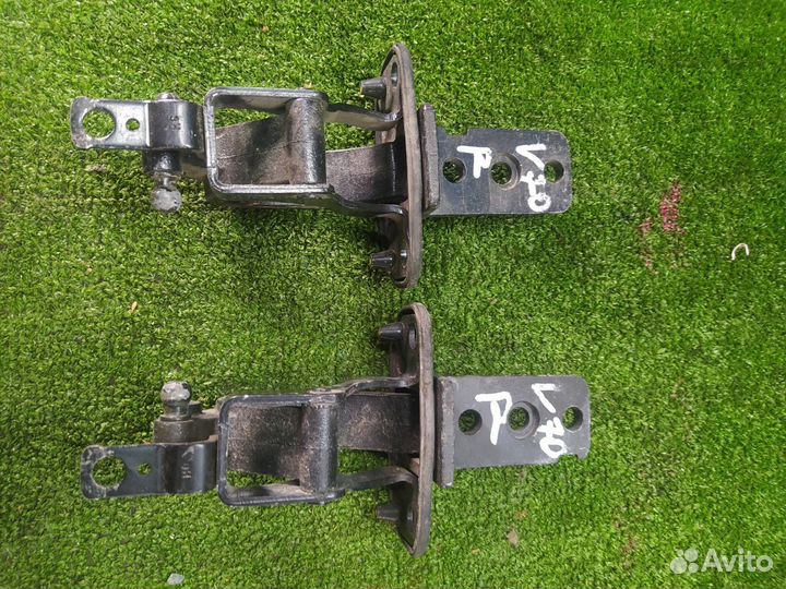 Петли багажника Volvo V70