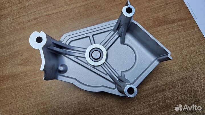 Кронштейн вискомуфты Toyota 5VZ 16307-62011