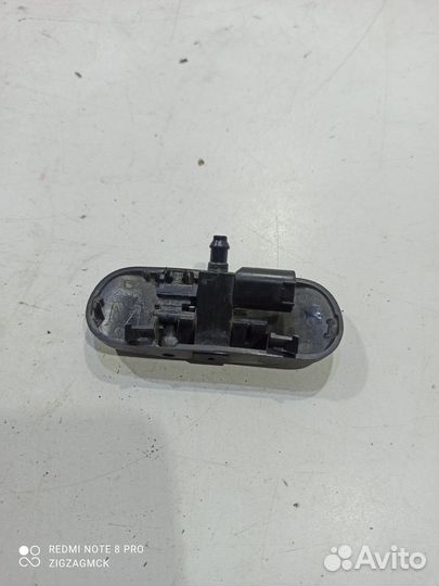 Форсунка омывателя лобового стекла центральная