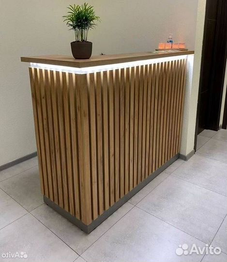 Стойка ресепшн с подсветкой на заказ