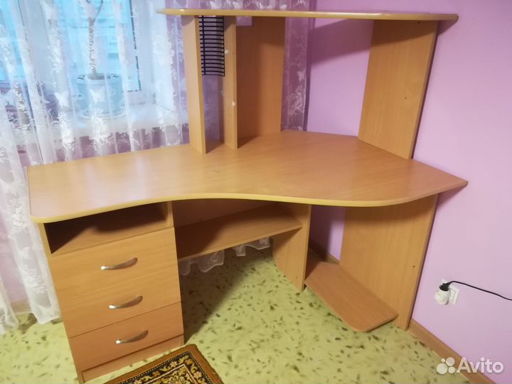 Компьютерный стол