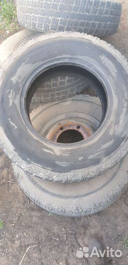 Грузовые шины бу на 16