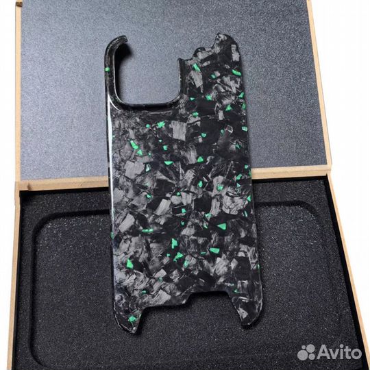 Чехол на iPhone 16 pro карбон