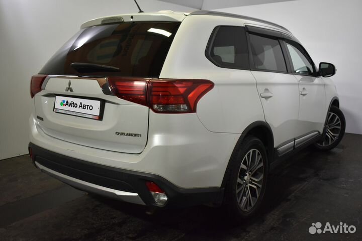 Mitsubishi Outlander 2.0 CVT, 2016, 338 000 км