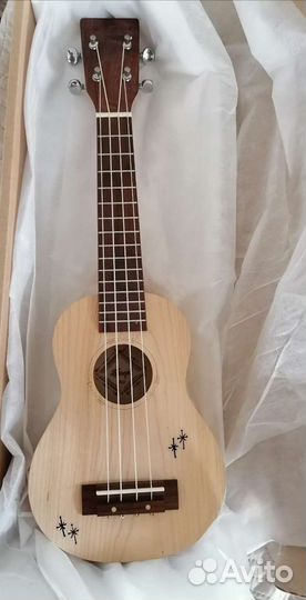 Гитара укулеле