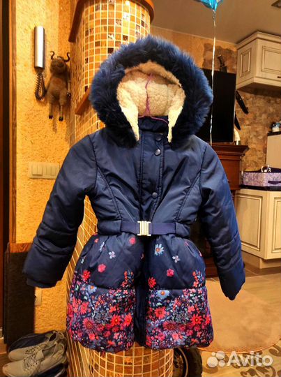 Пальто- куртка для девочке размер 110
