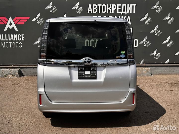 Toyota Voxy 2.0 CVT, 2016, 186 102 км