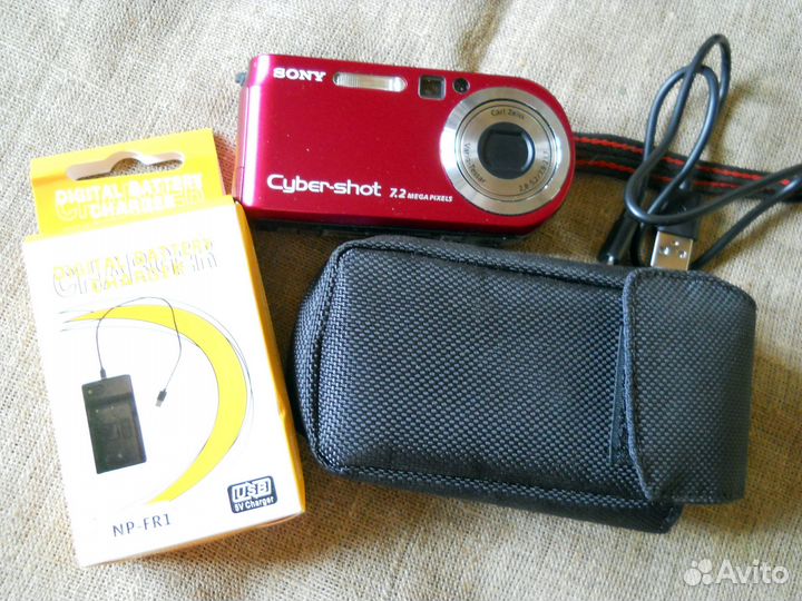 Компактная цифровая камера Sony DSC-P200 Япония
