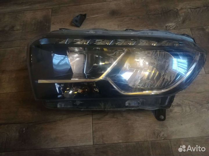 Фара на LADA x-ray