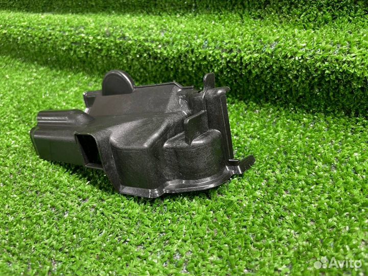 Кожух замка двери передний левый Skoda Superb 3