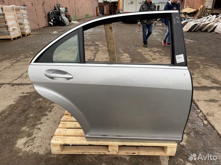 Дверь задняя правая Mercedes S-Class W221