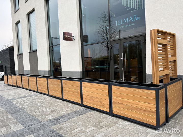 Деревянные уличные кашпо