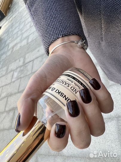 Маникюр в уютной студии