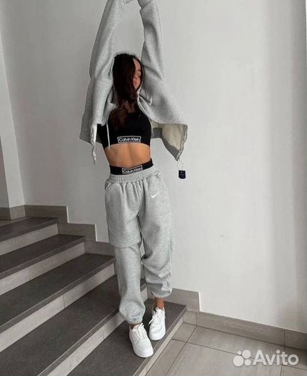 Спортивный костюм женский