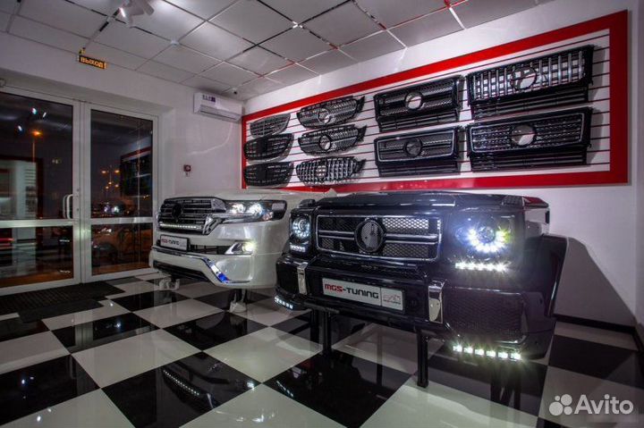 Решетка BMW X1 F48 в стиле Х1 М с триколором