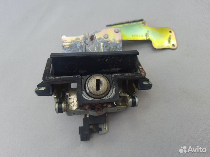 Ручка открывания багажника Skoda Octavia A4 Tour