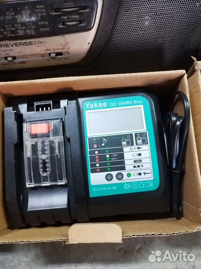 Зарядное устройство для аккумуляторов Makita