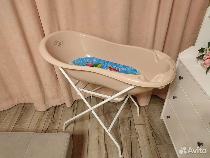 Детская ванночка для купания розовая с подставкой
