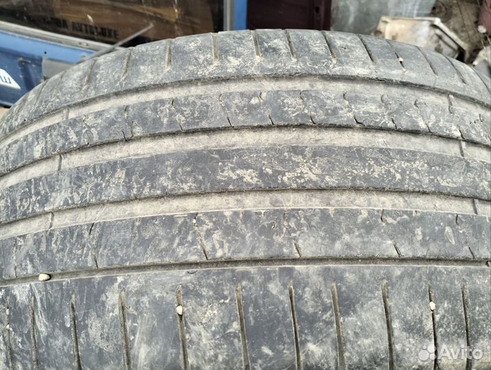 Pirelli P Zero PZ4 315/35 R21 и 275/40 R21 111