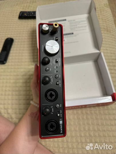 Звуковая карта Focusrite scarlett 2i4