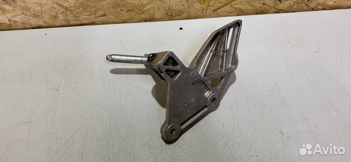 Кронштейн подножки (подножка) лев. Honda CBR650R