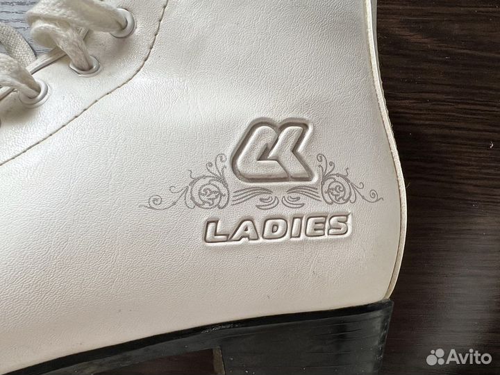 Коньки женские фигурные 41 размер